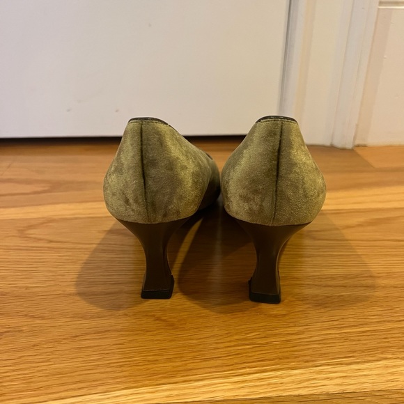 Vintage velvet ferragamo shoes! - Picture 5 of 7